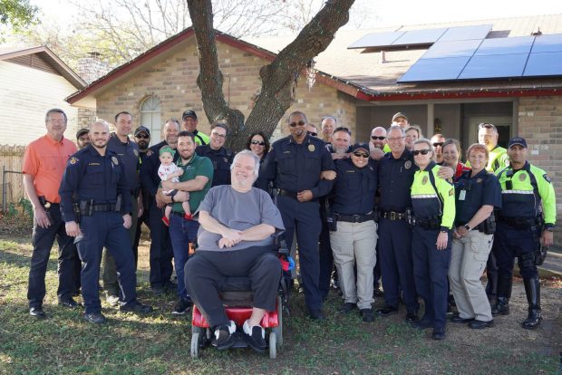 Round Rock Police, Neighborhood Services help ‘Light up the Holidays’